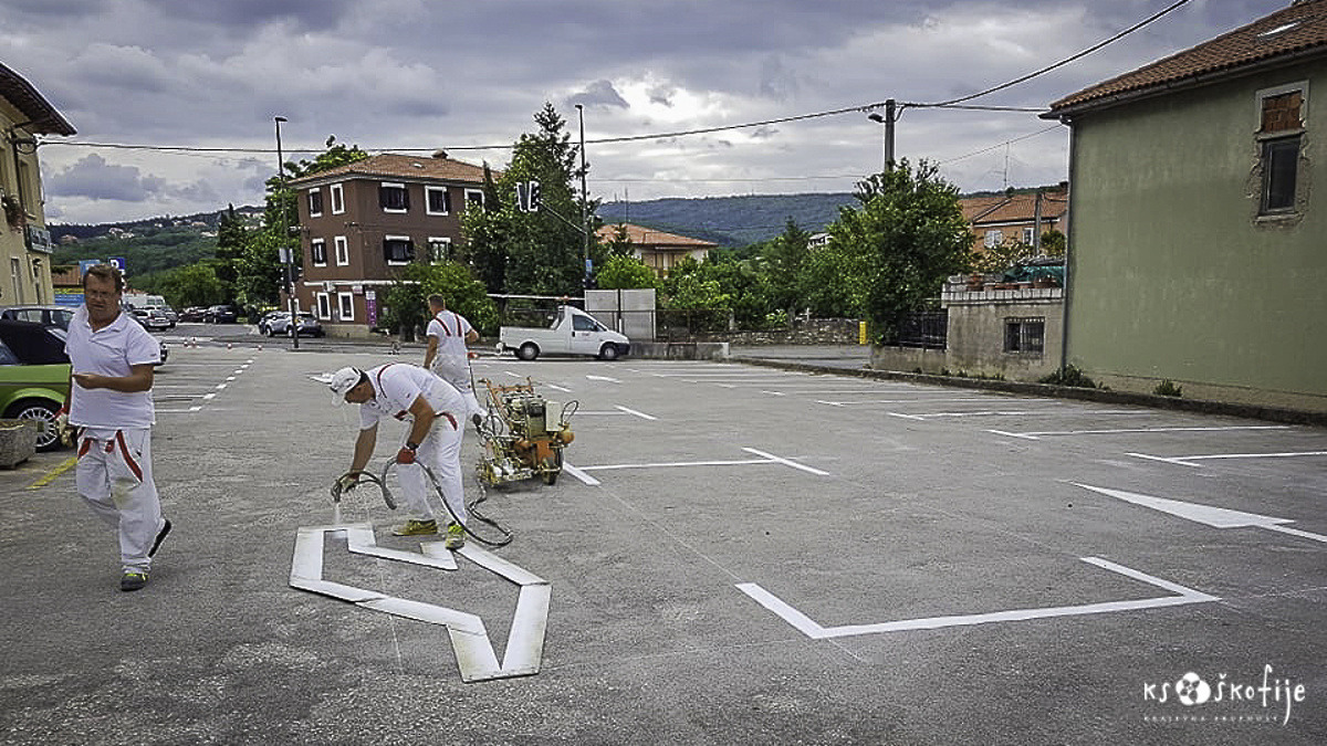 Parkirišče pri balinišču