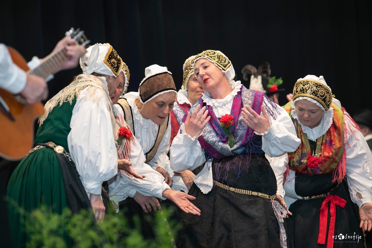 Večer folklore in humorja 2023